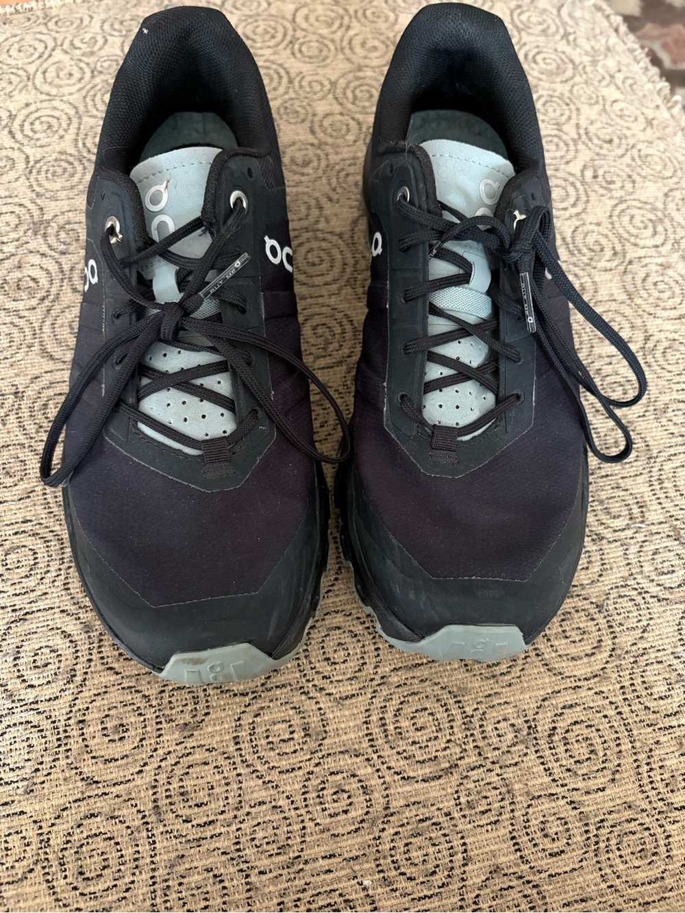 OnCloud women size 8 running shoe